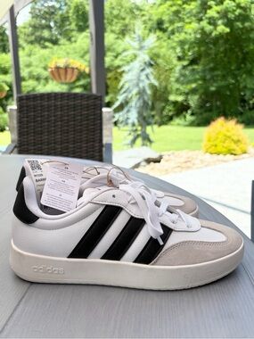 adidas Men’s White Black Three-Stripe Casual Sneakers Size 8.5 💕🖤